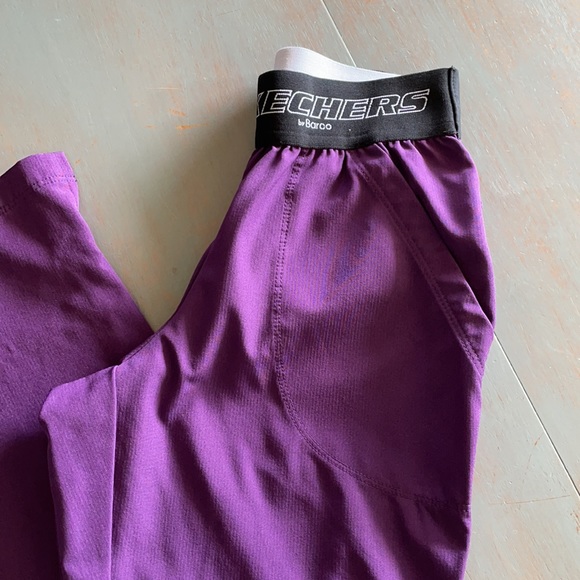 Sketchers scrubs full set - Picture 7 of 9